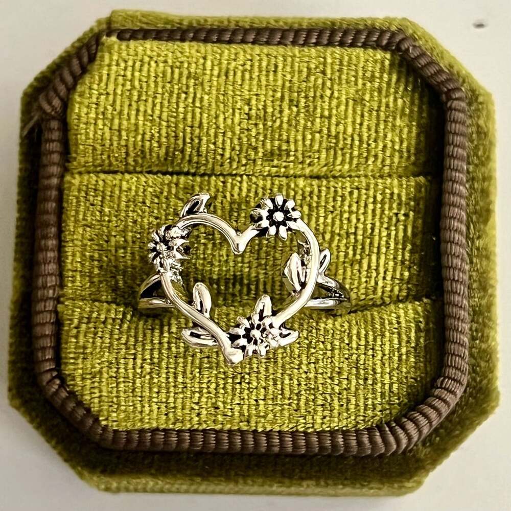 Flowering Vines Heart Ring Titanium Steel Silver Statement Ring Size 7